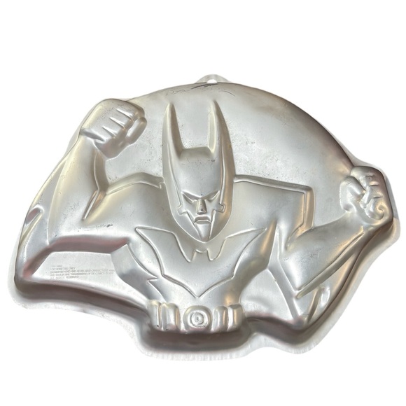 Wilton DC Comic Superhero Batman Beyond 2105-9900 Cake Pan Instructions Included - Picture 3 of 3